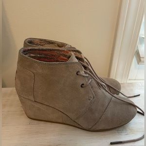Toms lace-up suede booties